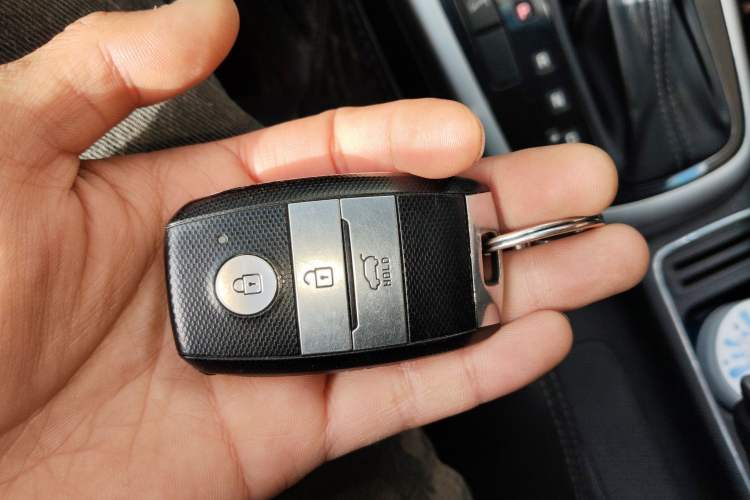 Used Kia KX3 2015 1.6L Automatic Two-Wheel Drive DLX Vehicle Key