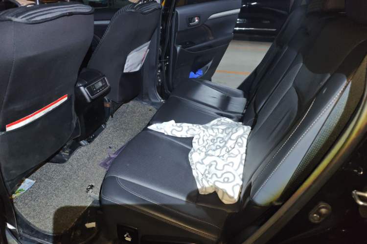 Used Toyota Highlander 2018 2.0T Four-Wheel Drive Luxury Edition 7 Seats China V Emission Standard Left Rear Seat