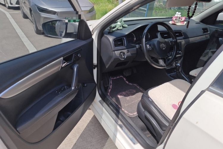 Used Volkswagen Lavida 2013 1.6L Automatic Luxury Edition Driver Seat