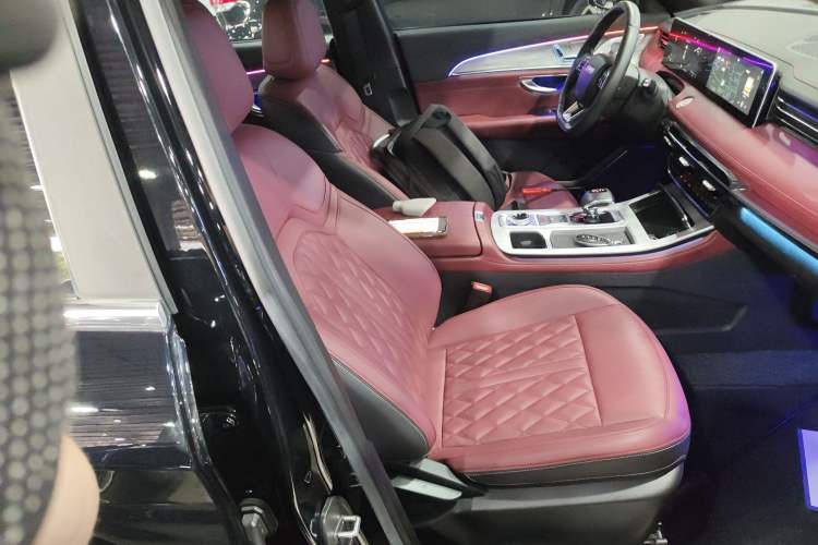 Used JETOUR X70 PLUS 2023 1.5T DCT Brave PLUS 7-Seater
