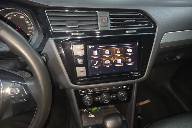 Used Volkswagen Tiguan L 2018 Facelift 330TSI Automatic Two-Wheel Drive Luxury Edition
