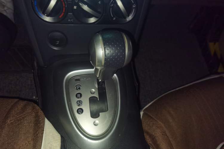 Used Nissan Qashqai 2011 2.0 XL Fire CVT 2WD Gear Lever