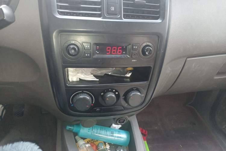 Used Wuling Rongguang V 2016 1.5L Practical Version Audio And AC Panel