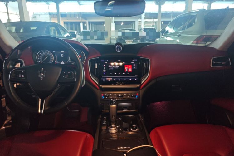 Used Maserati Ghibli 2022 2.0T GT Sharp Edition Center Console