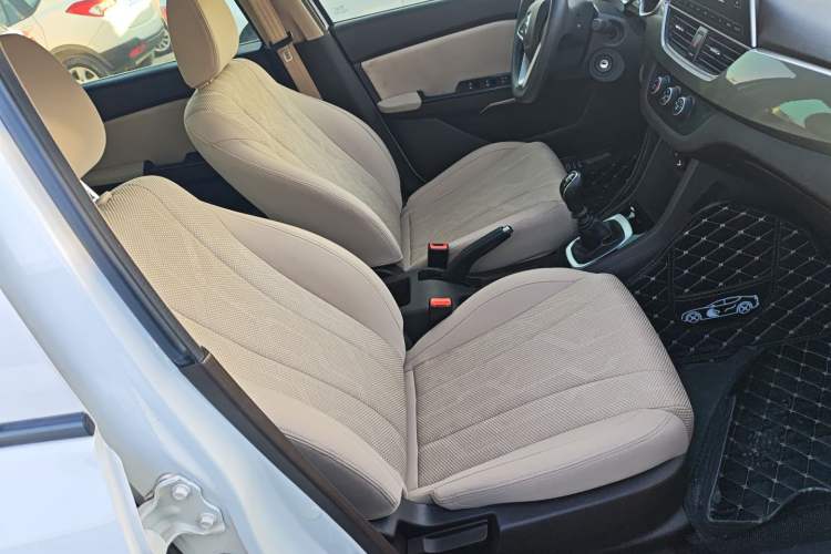 Used Baojun 310W 2017 1.5L Manual Comfort Version China VI Emission Standard