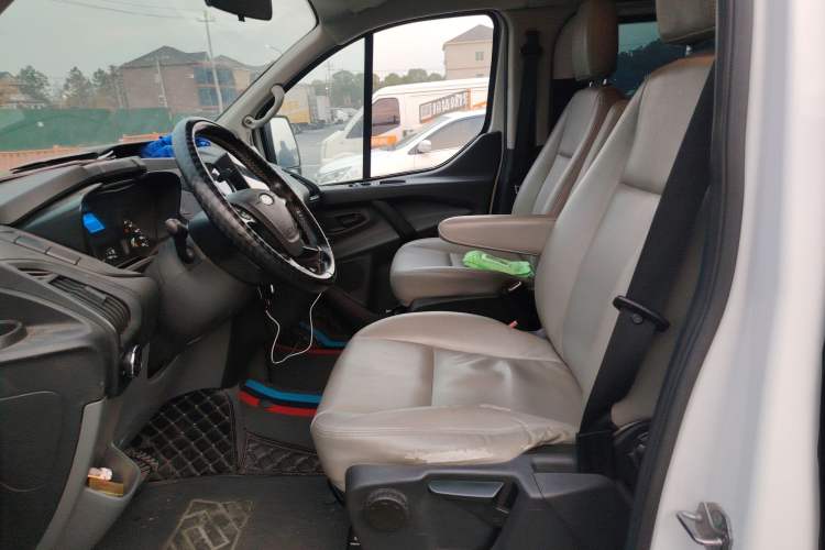 Used Ford Transit 2020 2.0T Gasoline Automatic Multi-Function Commercial Vehicle Mid-axle Low-roof Design with Dual Rear Doors Meeting China VI Emission Standards
