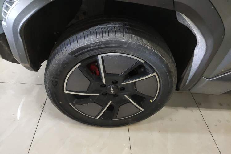 Used Formula Leopard Titanium 3 2025 501KM All-Wheel Drive Intelligent Driving Ultra Version
