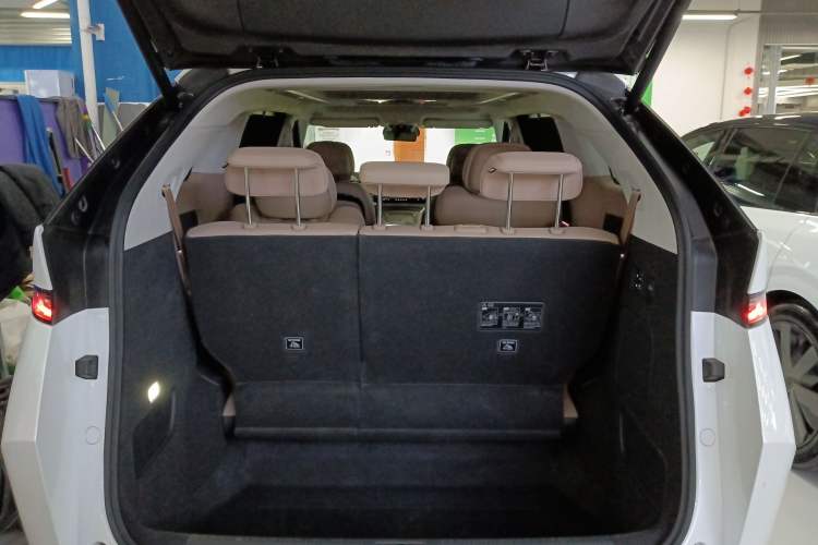 Used XPeng X9 2025 740 Ultra-Long Range Max
