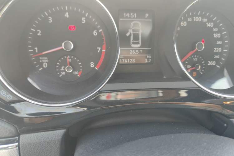 Used Volkswagen Sagitar 2018 280TSI DSG Comfort Model Odometer Close Up