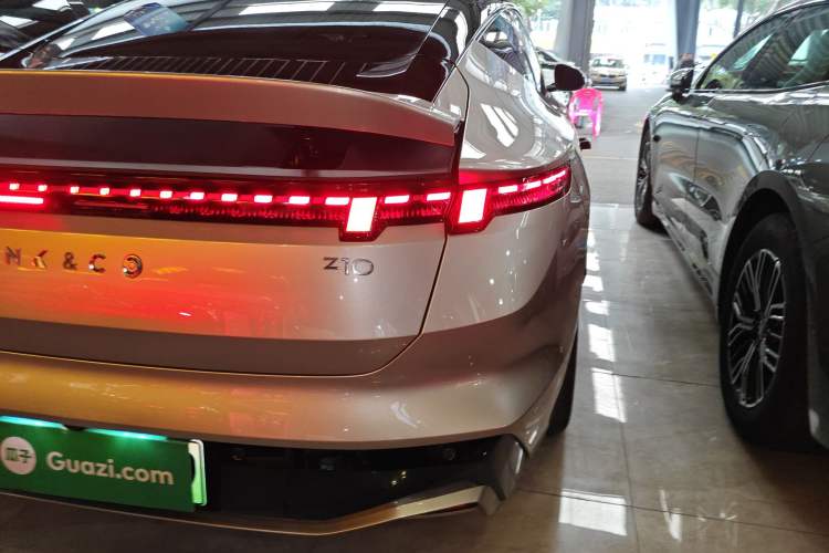 Used Lynk & Co Z10 2025 95 kWh 766 km Range Rear-Wheel Drive Max