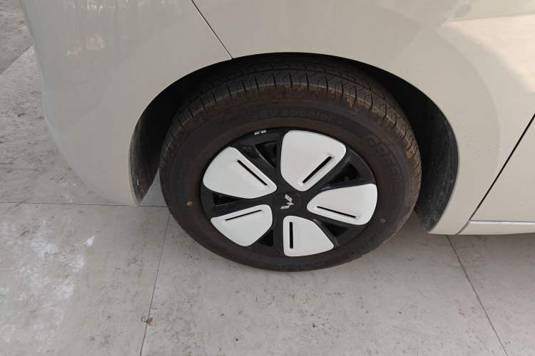 Used Wuling Hongguang MINIEV 2025 Four-Door Version Advanced Edition Exterior 4