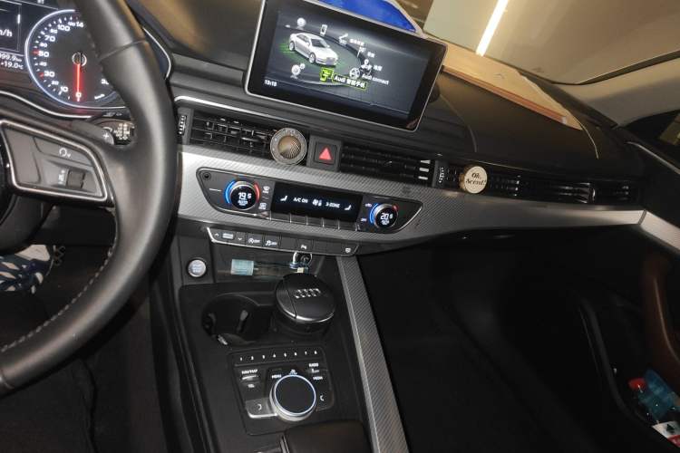 Used Audi A4L 2017 40 TFSI Fashion Model Audio And AC Panel