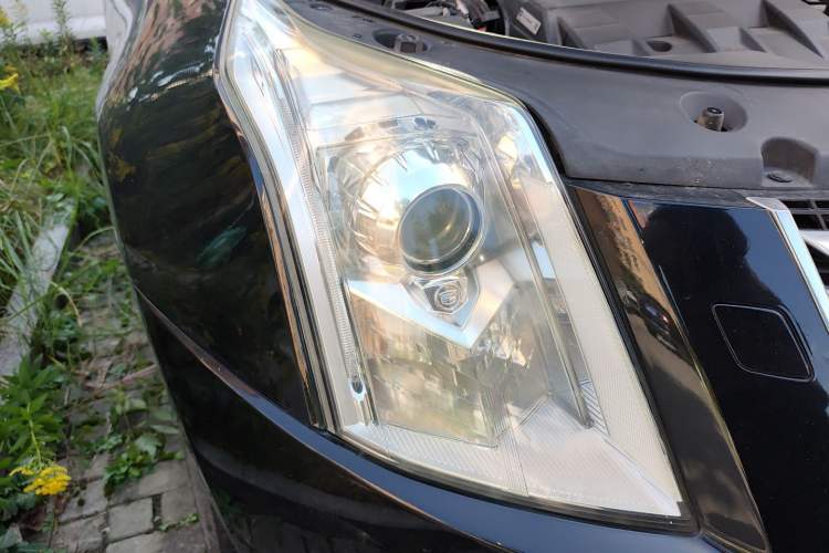 Used Cadillac SRX 2013 3.0L Leading Model Right Front Headlight