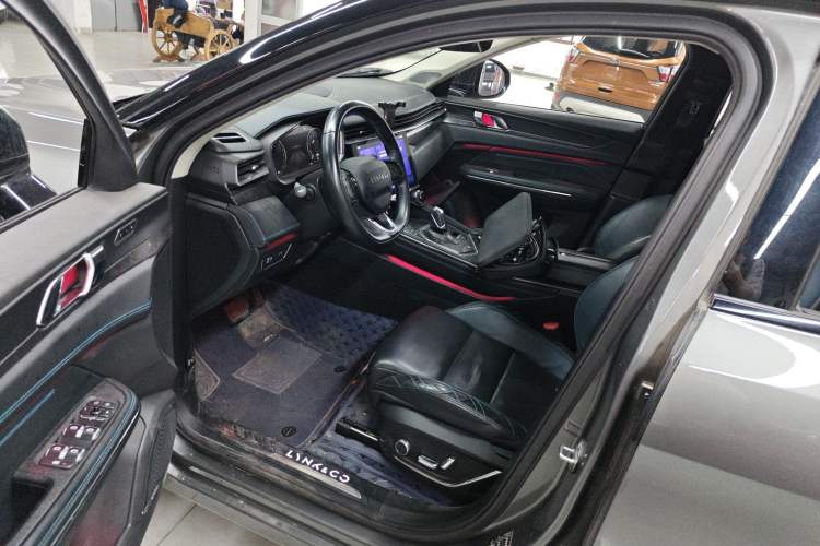 Used Lynk & Co 05 2020 2.0TD Two-Wheel Drive Shine Halo Driver Seat