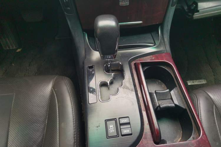 Used Toyota Crown 2010 2.5L Royal Leather Navigation Edition
