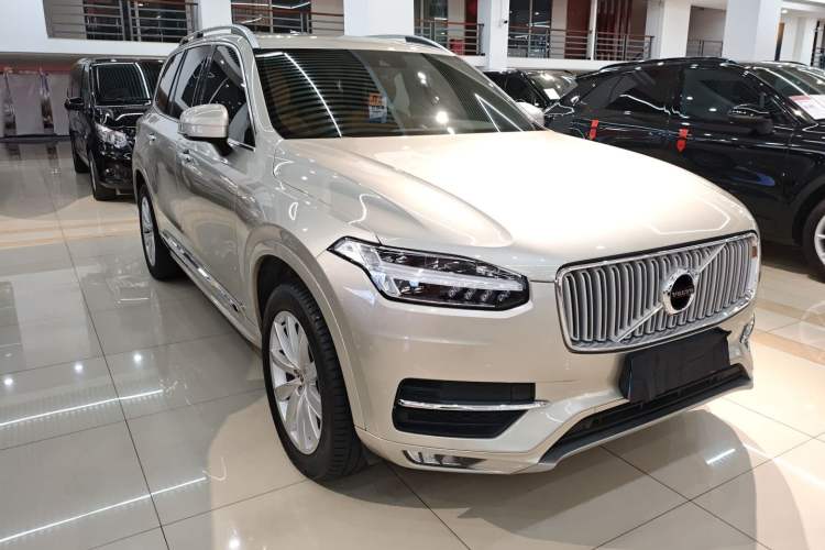 Used Volvo XC90 2018 T6 Zhiyi Edition 7-Seater Front Right 45 Deg