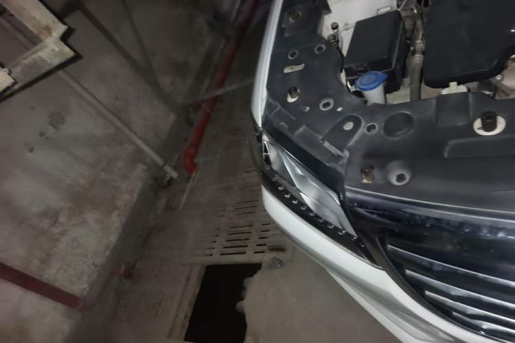 Used Haval H2 2016 Red Label 1.5T Manual Two-Wheel Drive Elite Model Right Front Headlight