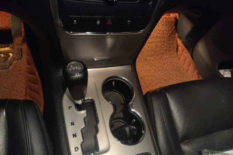 Used Jeep Grand Cherokee 2011 3.6L Luxury Edition
