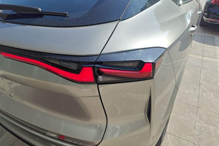 Used CHANGAN OSHAN Z6 2022 Blue Whale 1.5T DCT Smart Navigation Model