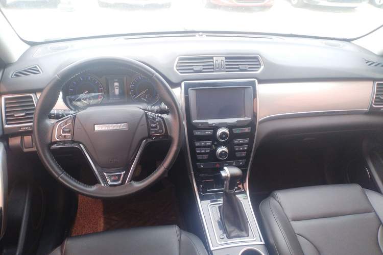 Used Haval H2 2017 Red-Label 1.5T Automatic Two-Wheel Drive Luxury Model Center Console