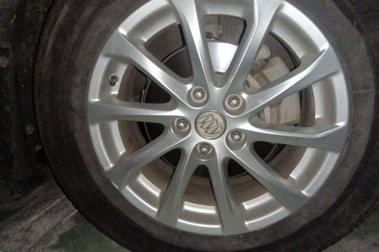 Used Buick Envision 2015 20T Two-Wheel-Drive Elite Model Right Front Wheel Hub