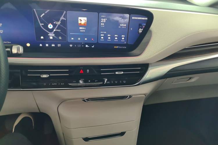 Used Buick Century 2023 2.0T Four-Seat Private Edition Audio And AC Panel