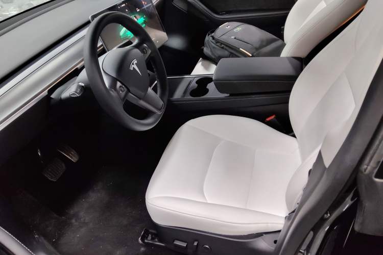 Used Tesla Model Y 2022 Long-Range All-Wheel-Drive Version
