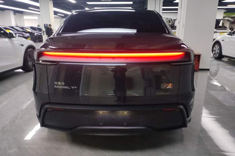 Used Tesla Model Y 2025 Long-Range All-Wheel Drive First Edition