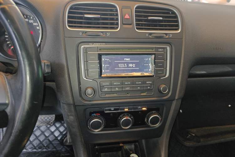 Used Volkswagen Golf 2012 1.4 TSI Automatic Comfort Edition Audio And AC Panel