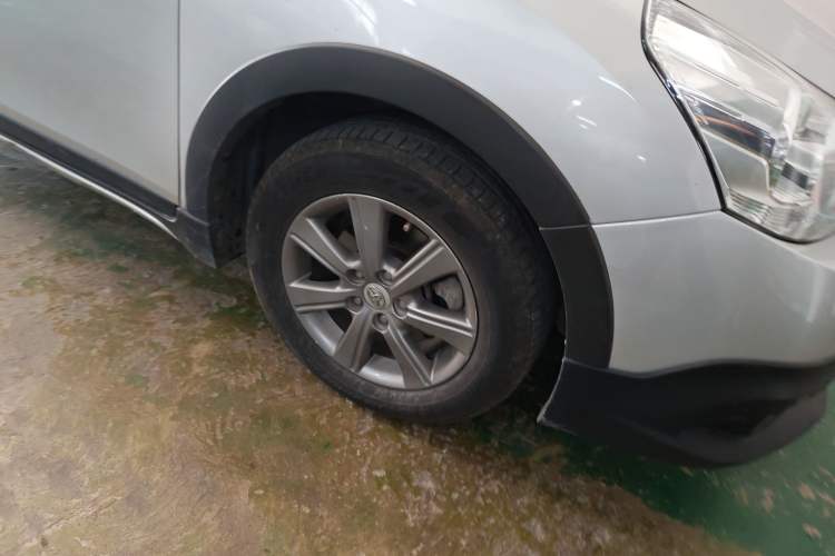 Used Toyota Verso 2015 180E CVT Crossover Edition Right Front Wheel Hub