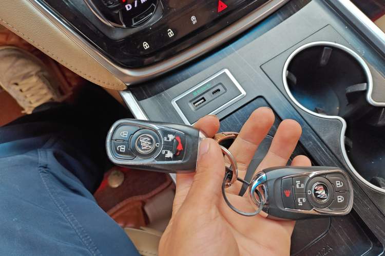 Used Buick GL8 2020 ES Land Cruiser 653T Luxury Edition Vehicle Key