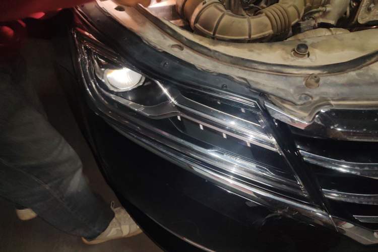 Used Roewe 950 2017 30T Internet Flagship Edition Right Front Headlight