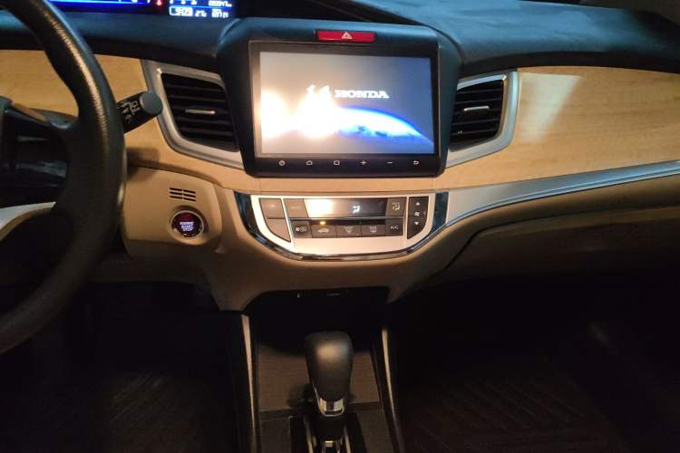 Used Honda Jade 2016 1.8L Automatic Comfort Elite Version 5 Seats Audio And AC Panel