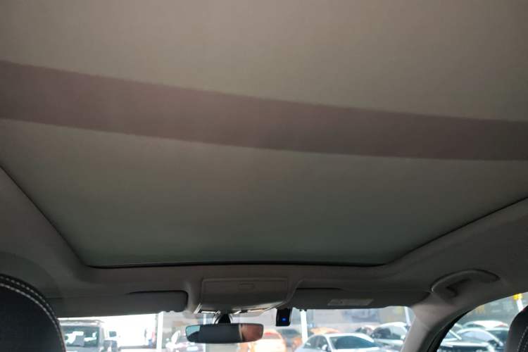 Used Volkswagen Tiguan L 2019 330TSI Automatic Two-Wheel Drive Smart Luxury Version China VI Standard
