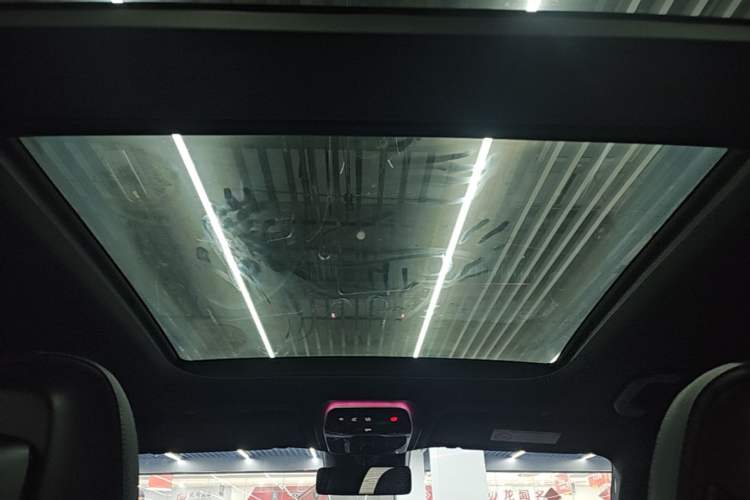 Used Mercedes-Benz GLC 2023 Facelift GLC 260 L 4MATIC Luxury Version 5 Seats Headliner