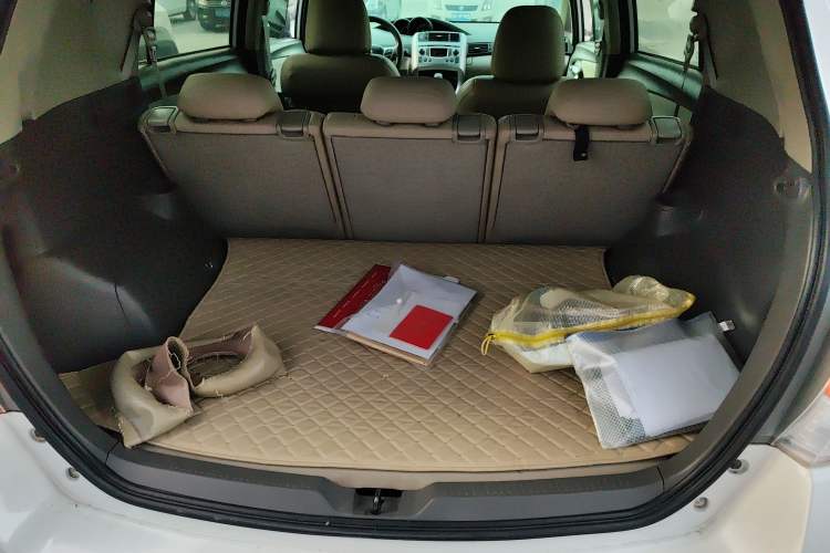 Used Toyota Verso 2014 Starlight 180E CVT Elite Edition Trunk
