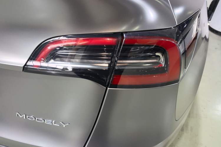 Used Tesla Model Y 2021 Long-Range All-Wheel-Drive Version 3D7
