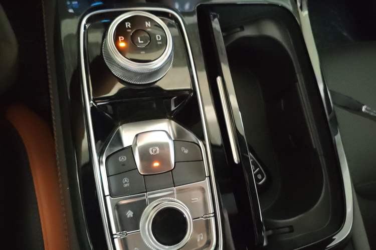 Used Ford Equator Sport 2025 EcoBoost 170 Prestige PLUS Gear Lever