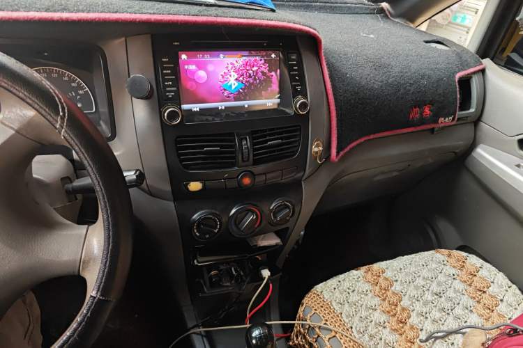 Used Dongfeng Shuaike 2013 Revised Version 1.5L Manual Comfort Trim 7 Seats China IV Standard
