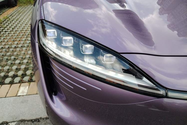 Used Hima Luxeed R7 2024 All-Electric 802 km Max