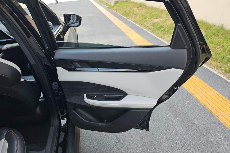 Used Changan UNI-V iDD 2024 Blue Whale Smart Electric iDD 136km Luxury Model
