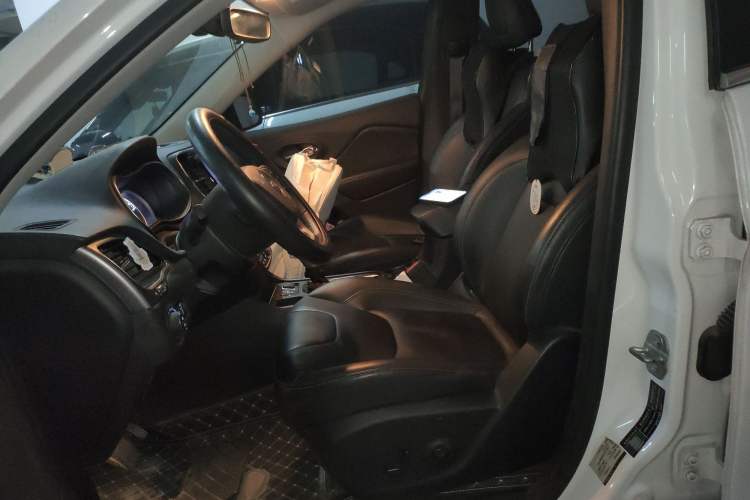 Used Jeep Cherokee 2019 2.0T Two-Wheel Drive Smart Enjoyment Version China V
