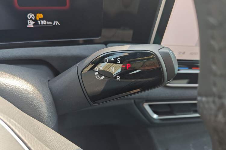 Used Volkswagen Tiguan L 2024 PRO 380TSI Four-Wheel Drive R-Line Prestige Edition Gear Lever