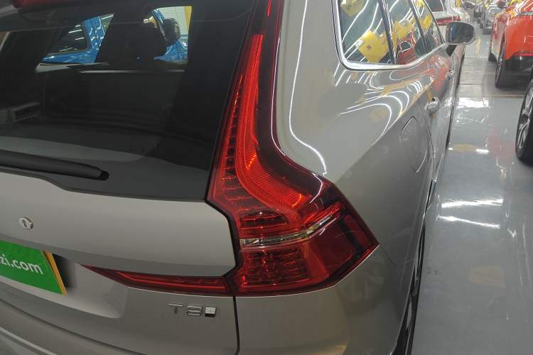 Used Volvo XC60 New Energy 2025 Plug-in Hybrid Long-Range All-Wheel Drive Smart & Luxurious Edition
