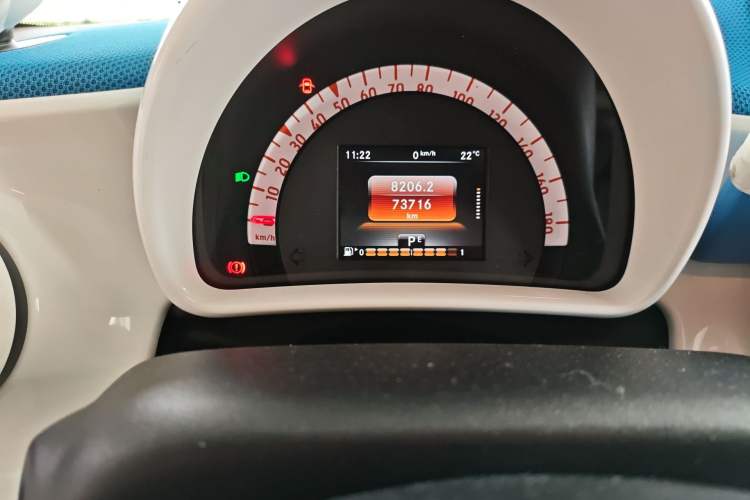 Used smart forfour 2016 0.9T 66 kW Ultimate Edition Odometer Close Up