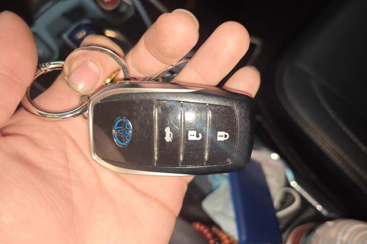 Used Toyota Corolla 2016 Dual-Engine 1.8L E-CVT Elite Edition Vehicle Key