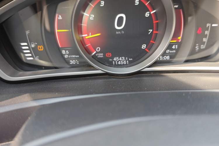 Used Volvo V40 2017 T3 Zhiya Edition Odometer Close Up