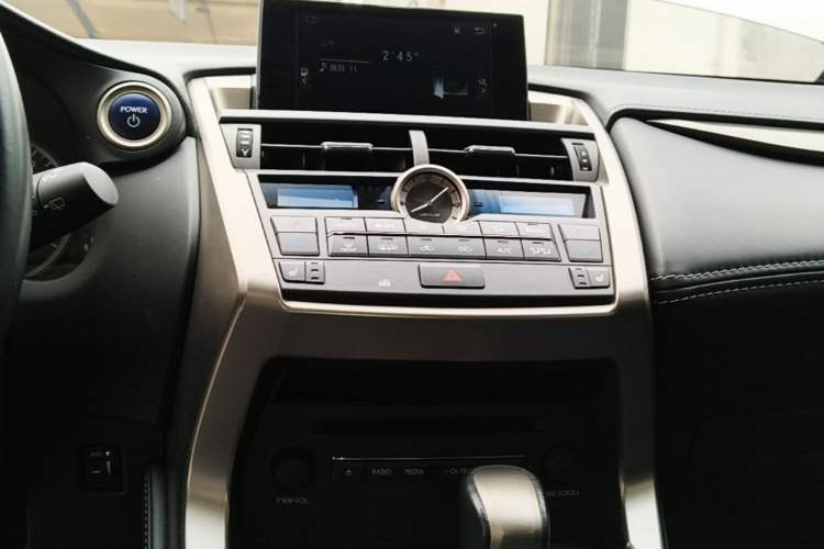 Used Lexus NX 2015 300h Front-Drive Fēngshàng Edition Audio And AC Panel