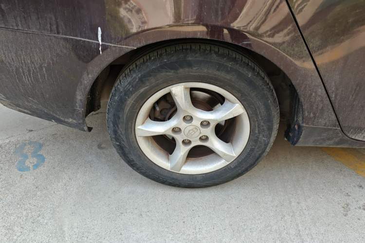 Used Geely Auto Classic Emgrand 2013 Sedan 1.5L Manual Elite Model
