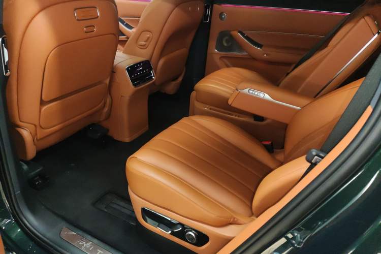 Used Hima AITO M8 2025 Extended-Range Ultra Version 53.4 kWh 6-Seater Edition Left Rear Seat